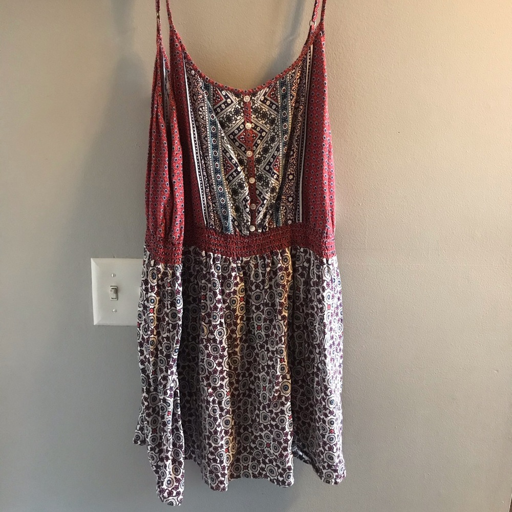 Preloved long fitting tee. Beautiful print